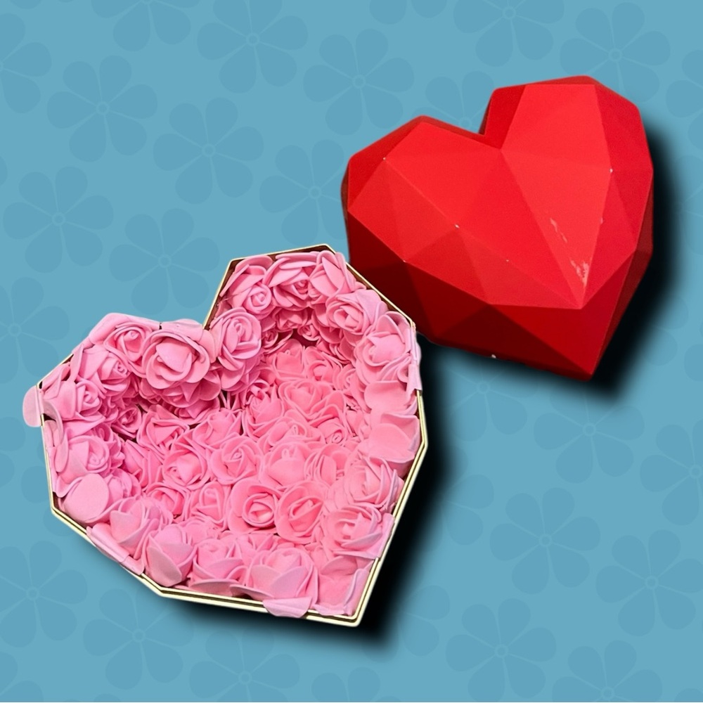 Geometric Heart Gift Box with Pink Rose Filling – Red & Gold